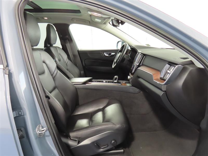 VOLVOXC6037