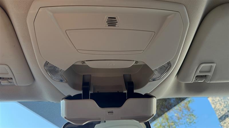 Vehicle photo 31