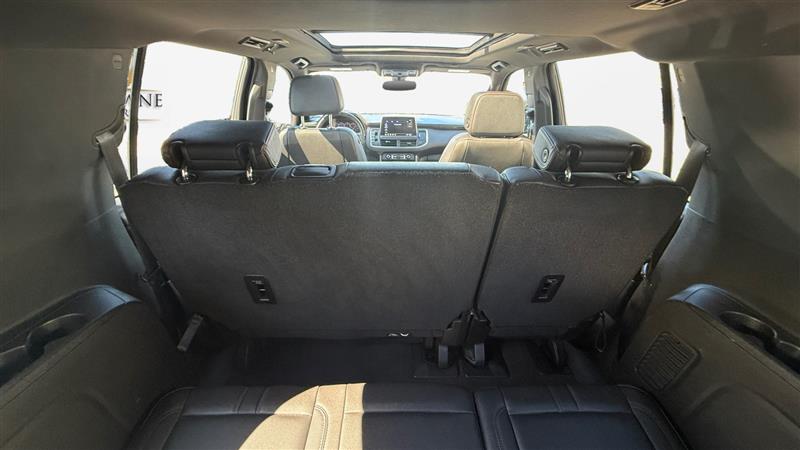 Vehicle photo 25