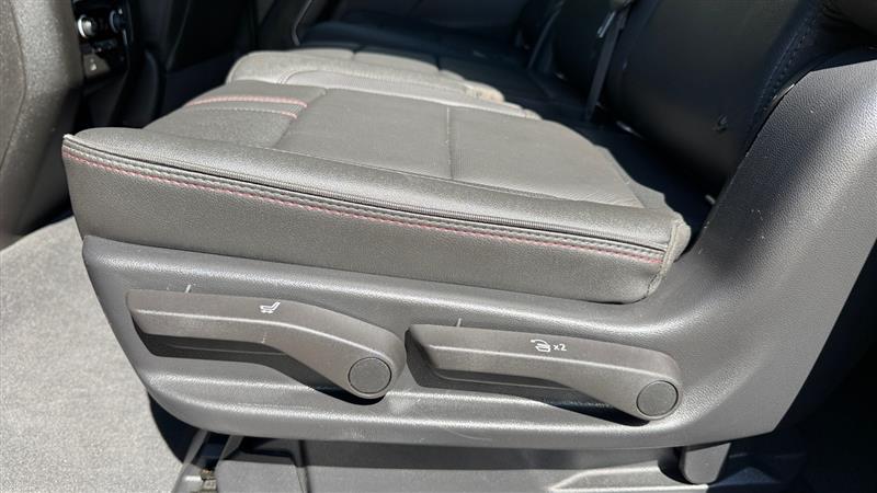 Vehicle photo 26