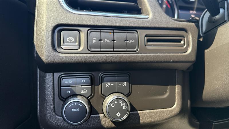Vehicle photo 37