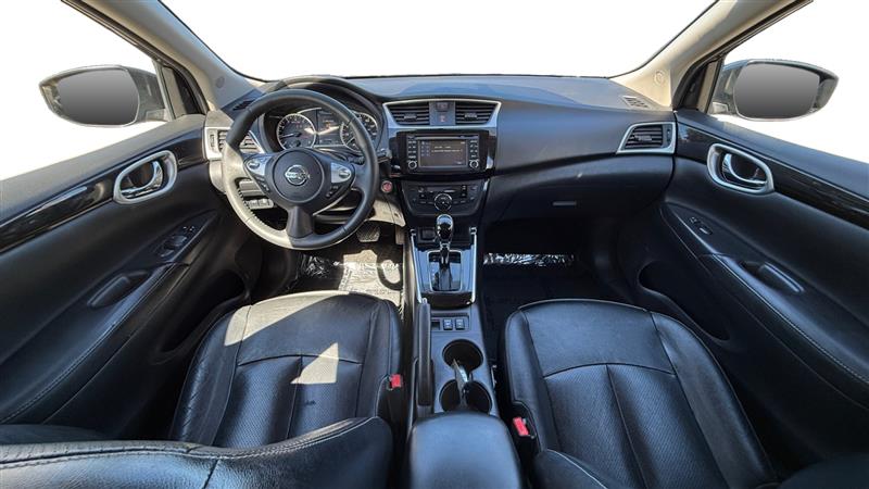 Vehicle photo 12