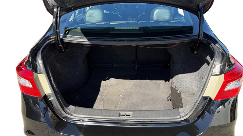 Vehicle photo 19