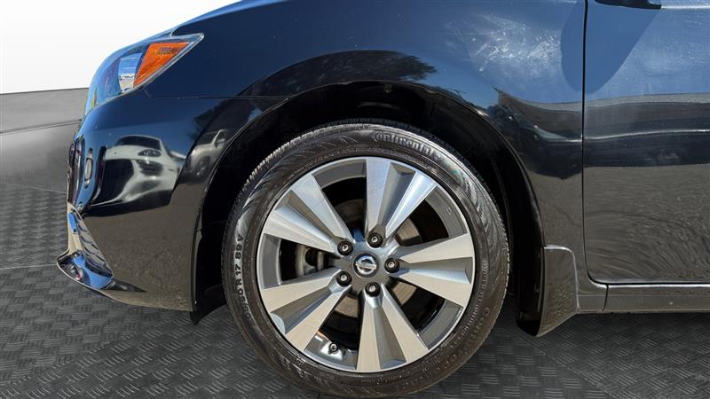 Vehicle photo 9