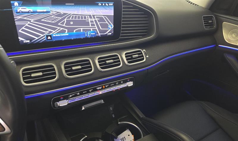 Vehicle photo 10