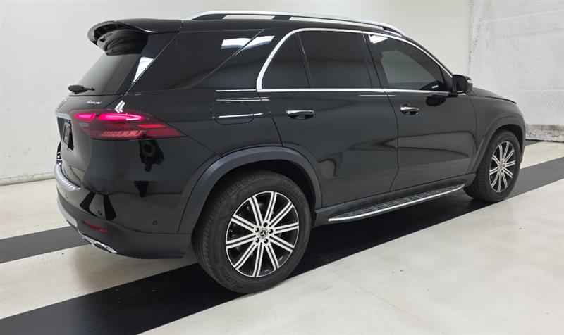 Vehicle photo 4