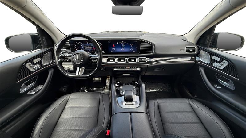 Vehicle photo 12