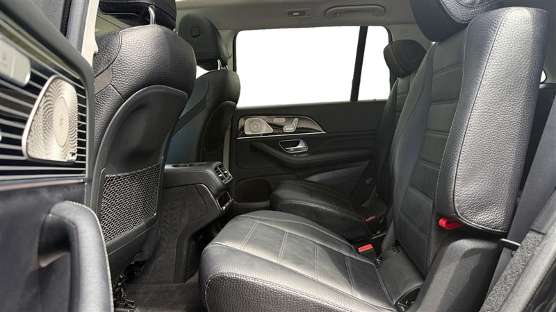 Vehicle photo 16