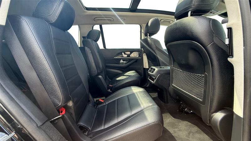 Vehicle photo 18
