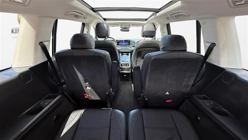 Vehicle photo 23
