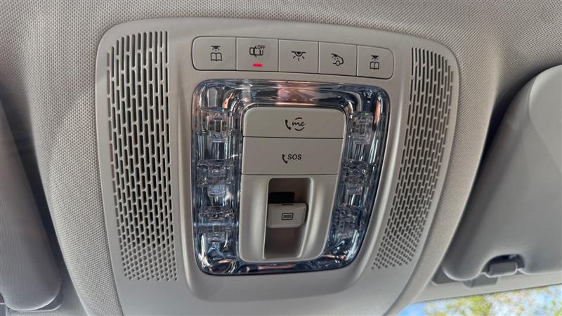 Vehicle photo 48