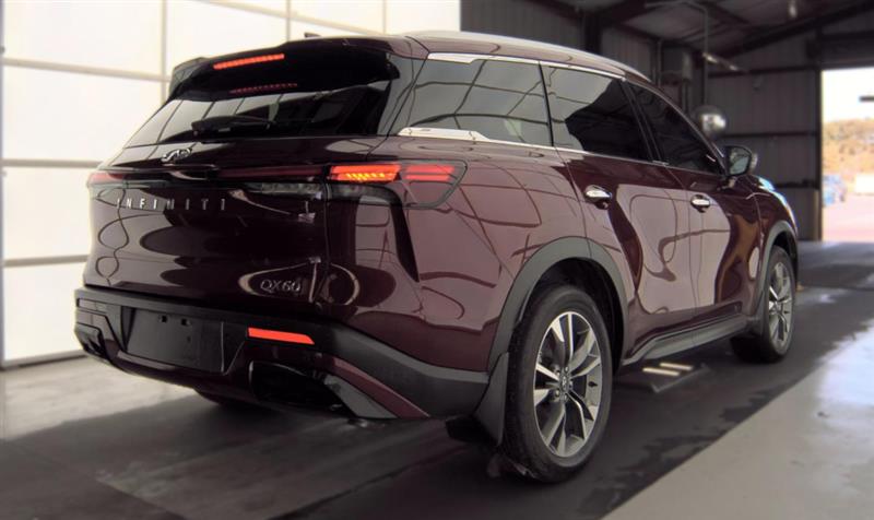 Vehicle photo 5