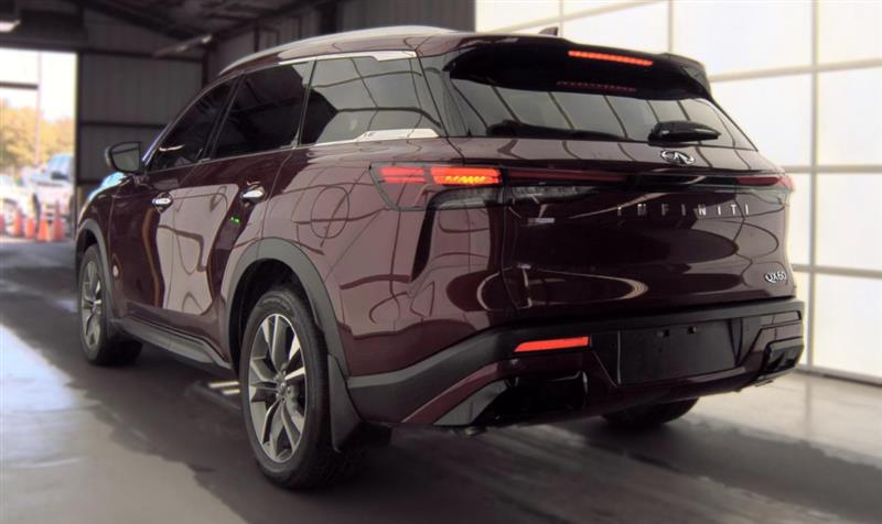 Vehicle photo 7
