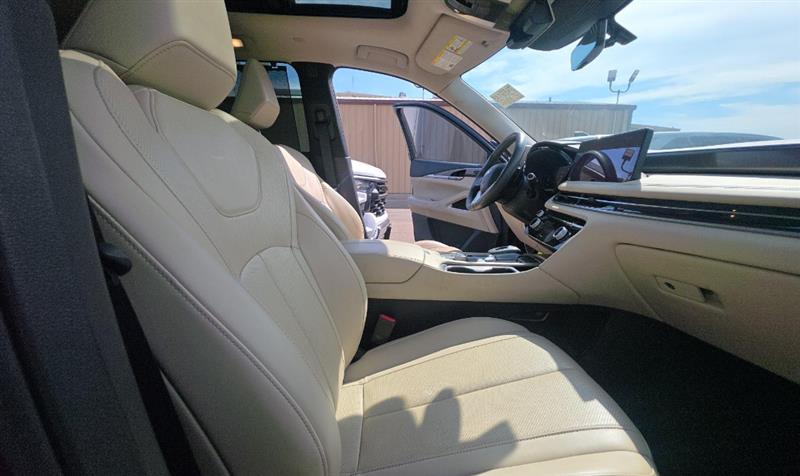 Vehicle photo 8