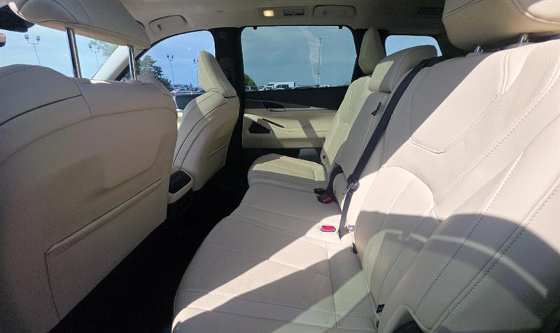 Vehicle photo 9