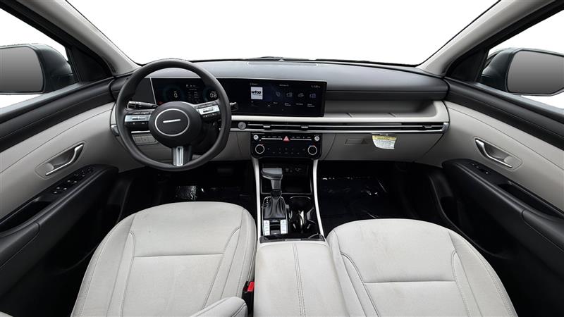 Vehicle photo 12