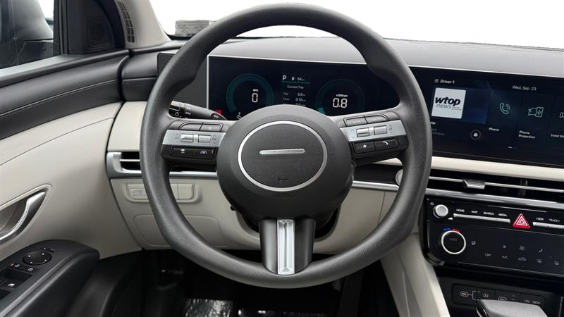 Vehicle photo 13