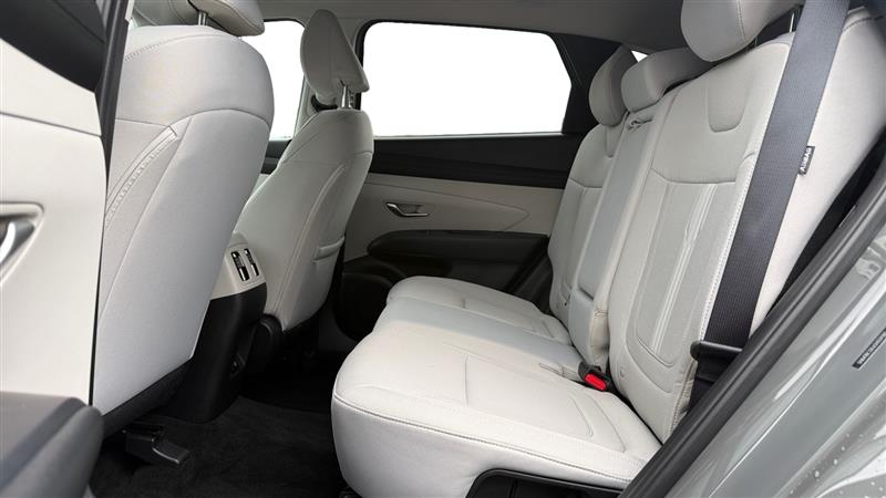 Vehicle photo 16