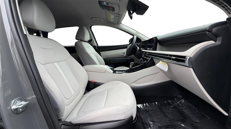 Vehicle photo 17