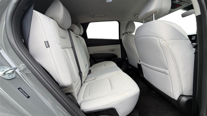 Vehicle photo 18