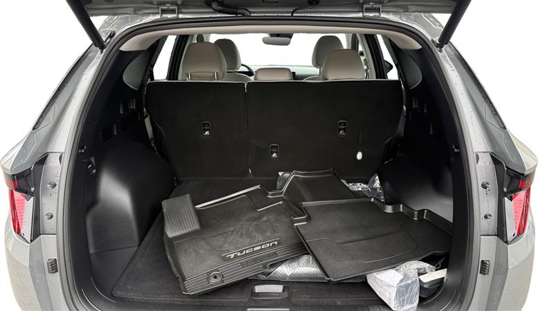 Vehicle photo 19