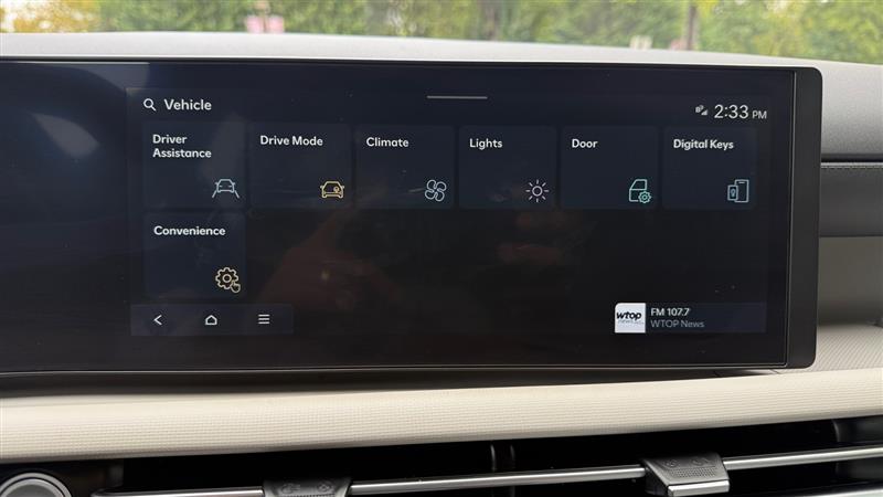 Vehicle photo 26