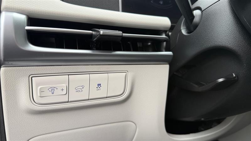 Vehicle photo 34