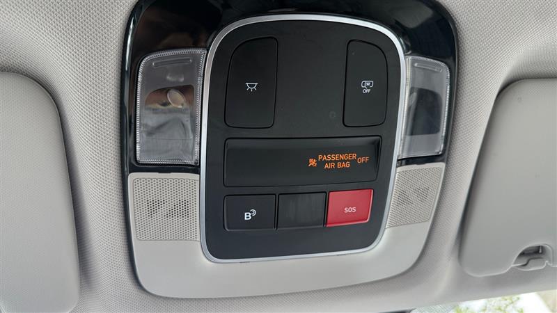 Vehicle photo 35