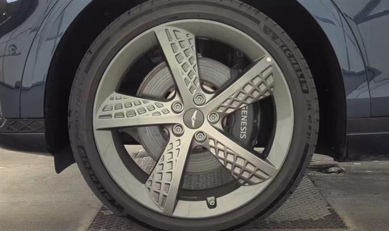 Vehicle photo 12