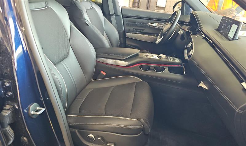 Vehicle photo 9