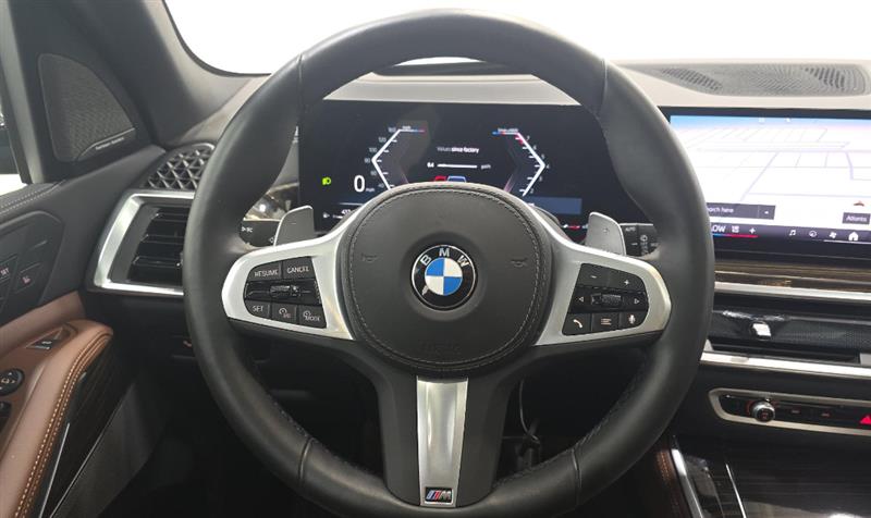 Vehicle photo 12