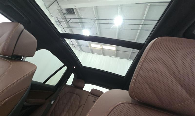 Vehicle photo 13