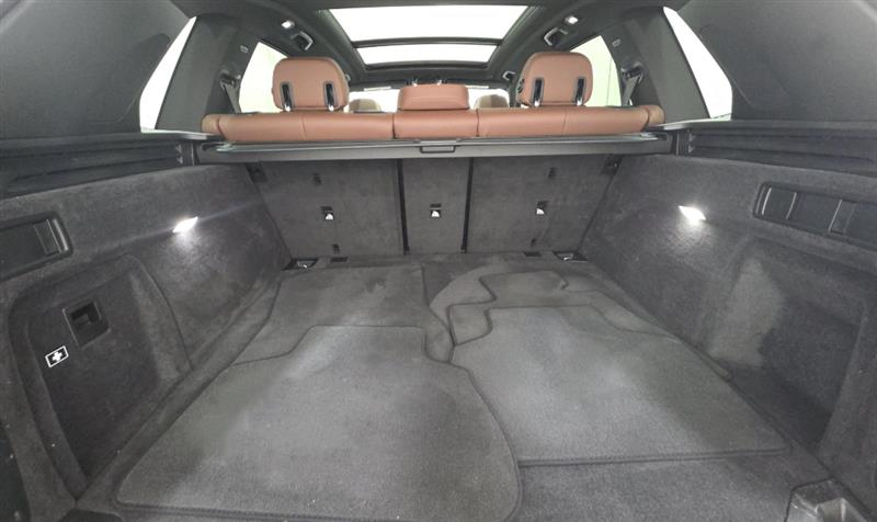 Vehicle photo 14