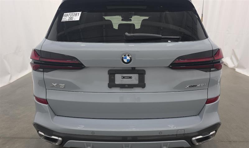 Vehicle photo 5