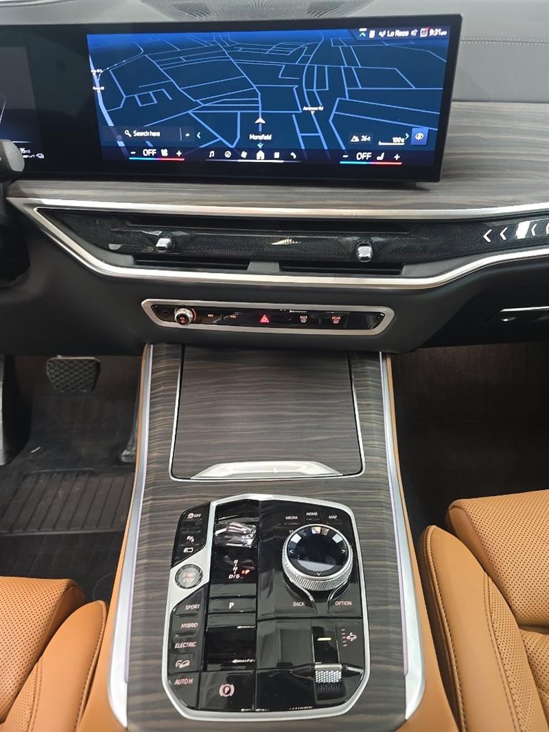 Vehicle photo 11