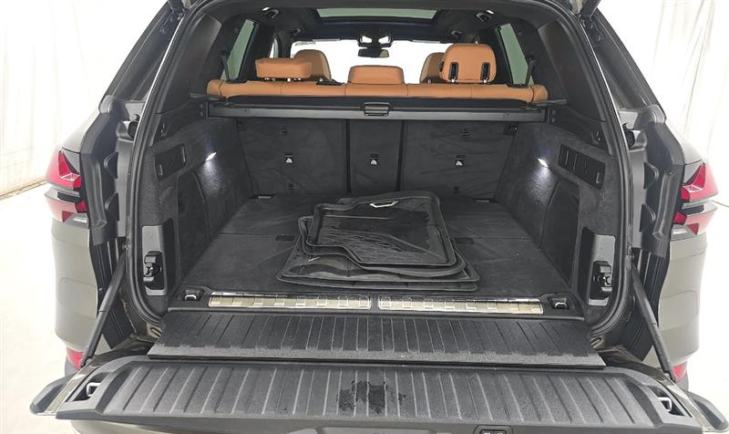 Vehicle photo 12