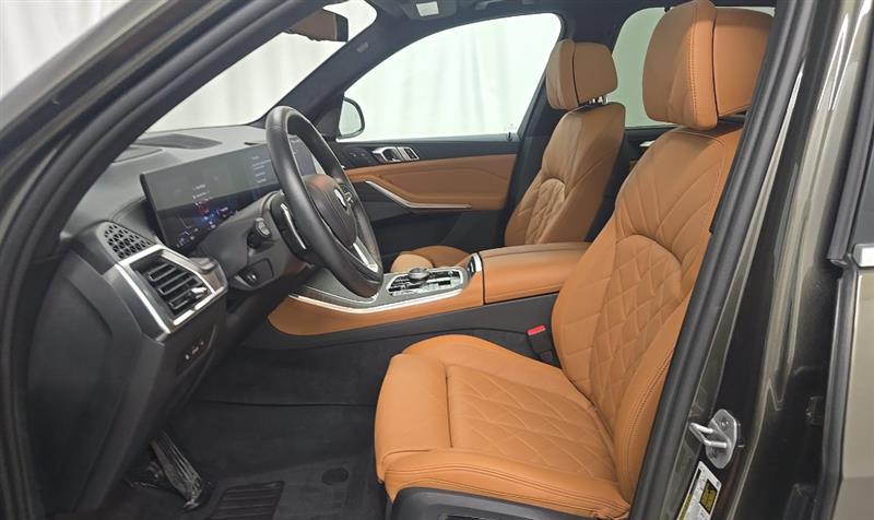 Vehicle photo 7