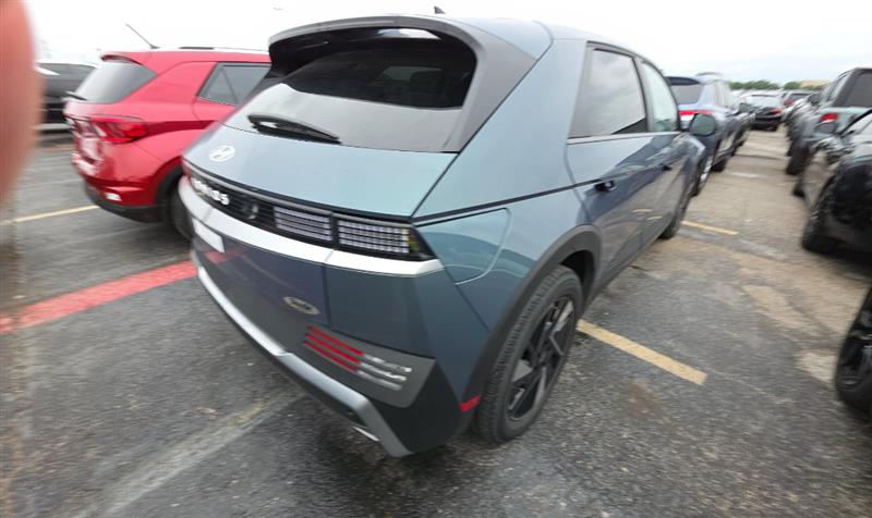Vehicle photo 4