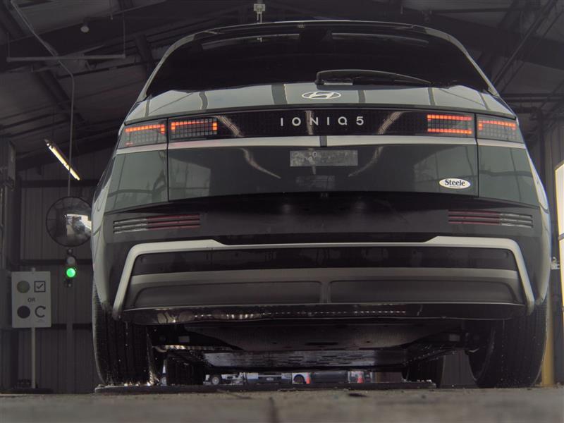 Vehicle photo 5