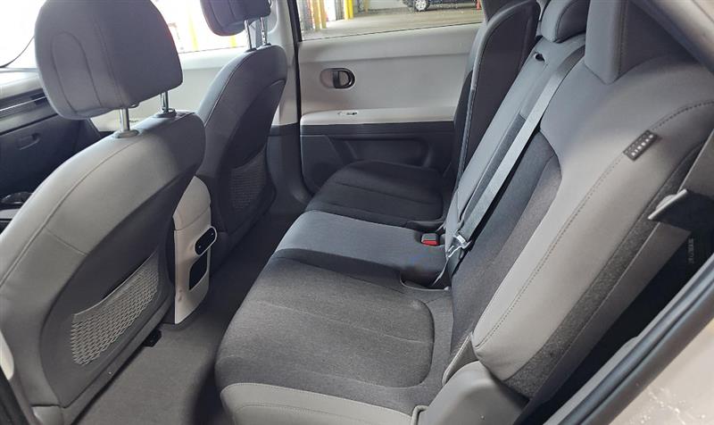 Vehicle photo 10