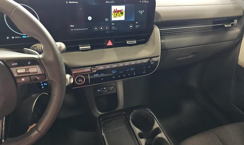 Vehicle photo 11