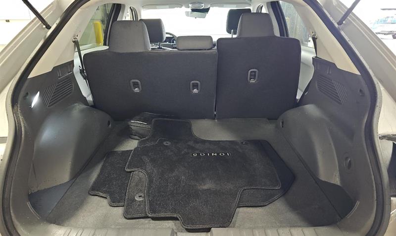 Vehicle photo 12