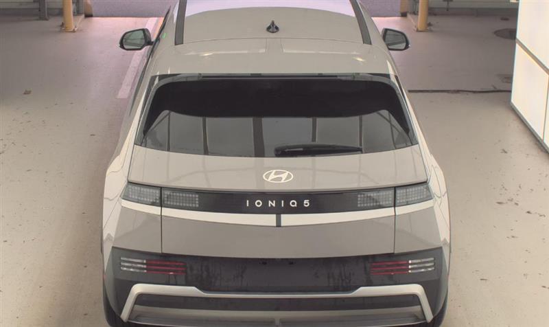 Vehicle photo 5