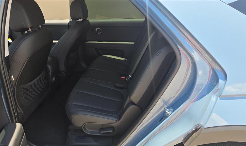 Vehicle photo 11