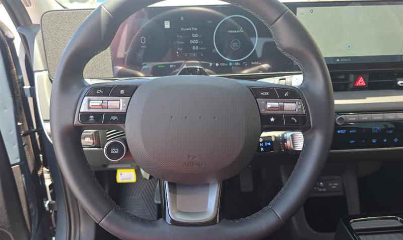 Vehicle photo 12