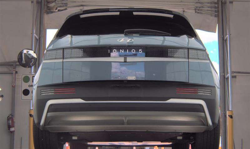 Vehicle photo 7