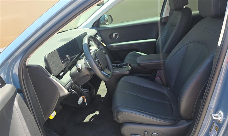 Vehicle photo 9