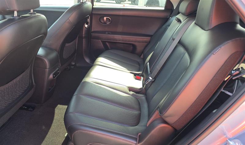 Vehicle photo 10
