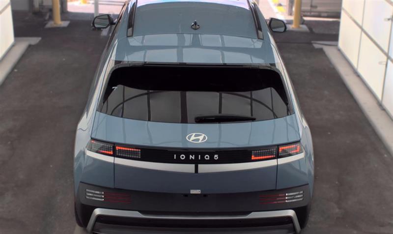 Vehicle photo 5