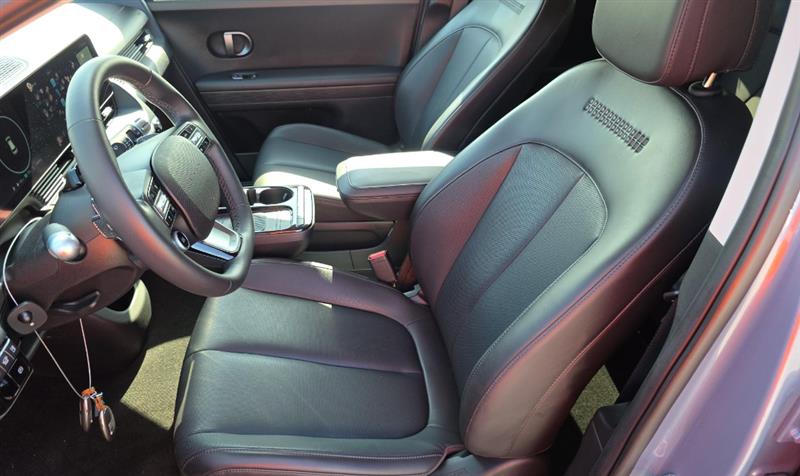 Vehicle photo 8